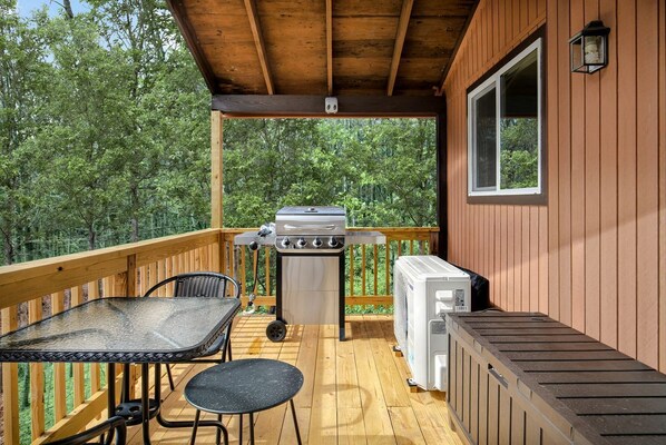 Outdoor dining - Mountainside Cabin with Hot Tub, Fire Pit and Modern Touches Nestled in the Woods of Hedgesville, WV - Just Minutes from Berkeley Springs (Hedgesville)