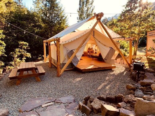 Tranquil Umpqua National Forest Accommodation Ideal for a Getaway in Oregon