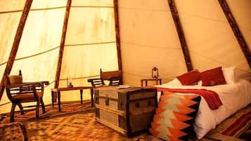 1 bedroom, desk, travel cot, WiFi