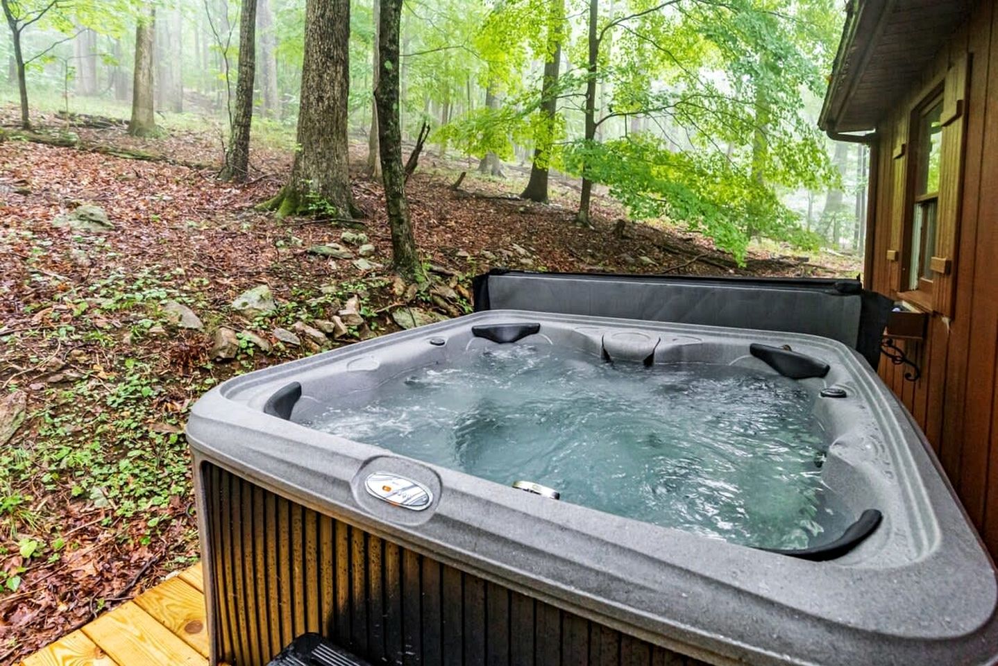 Outdoor spa tub