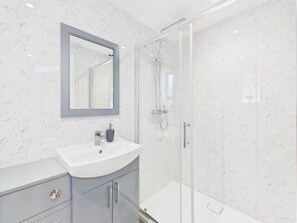 Bathroom - *NEW* Queens Road Property (Gloucestershire)