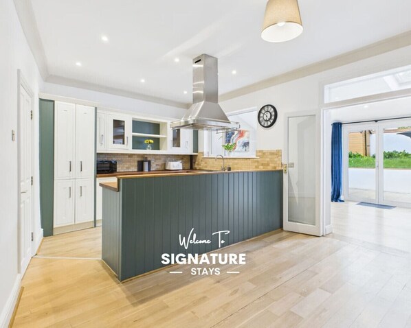 Private kitchen - *NEW* Queens Road Property (Gloucestershire)