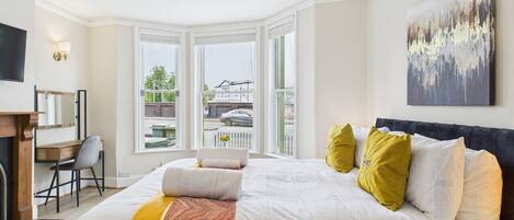 5 Schlafzimmer, Schreibtisch, WLAN