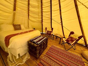 1 غرفة نوم ومكتب وسرير سفر وواي فاي