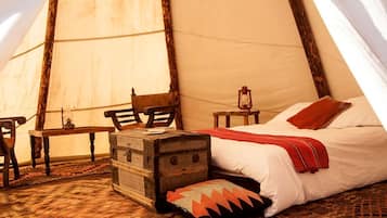 1 bedroom, desk, travel cot, WiFi