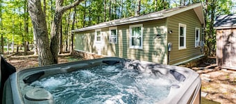 Charming Dog-Friendly Cabin with Hot Tub and Fire Pit - Pond Access Makes This the Perfect Cabin for Your Fishing Getaway in Berkeley Springs, WV
