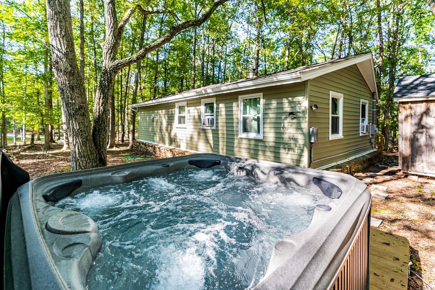 Outdoor spa tub