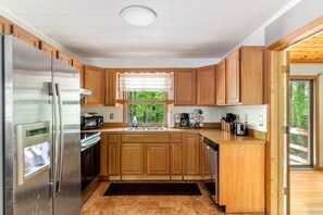 Kühlschrank, Mikrowelle, Herdplatte, Geschirrspüler