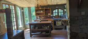 Organic 2-bedroom  farmhouse in Provence, la Mauvaise Herbe, Barjols