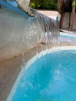 2 piscinas al aire libre, tumbonas