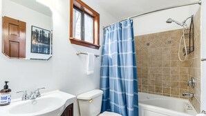Bathroom - Stone Cabin with Amazing Views, Hot Tub, Fire Pit and Game Room Perfect for Your Gerrardstown, WV Getaway (Gerrardstown)