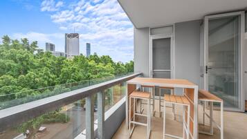 Apartment | Outdoor dining