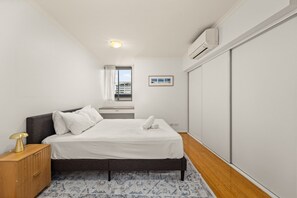 2 chambres, fer et planche à repasser, draps fournis