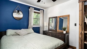 2 bedrooms, iron/ironing board, WiFi, bed sheets