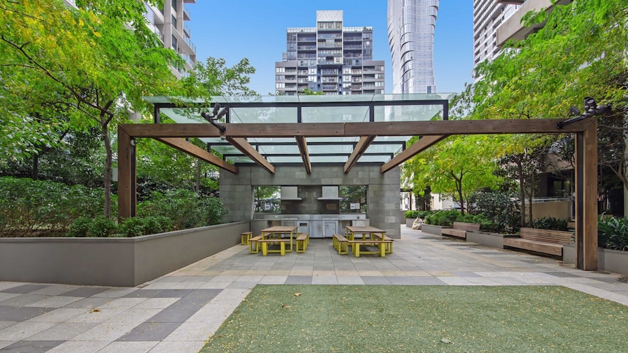 Pristine 2-bed Central Apartment With City Views