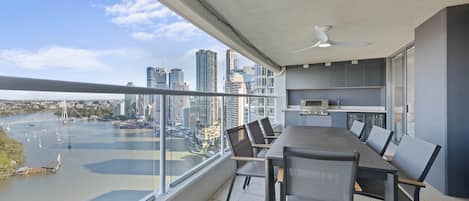 Apartment | Outdoor dining