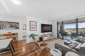 Apartment | Living room - Stylish Brisbane City Stay With Bbq, Pool & Gym (Brisbane)