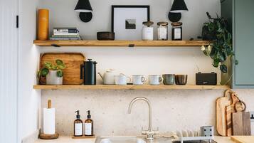 Microondas, horno, lavavajillas