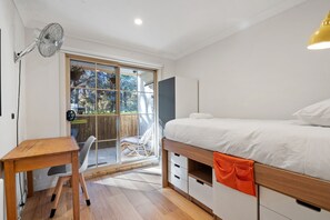 Apartment | 3 bedrooms, laptop workspace, iron/ironing board, bed sheets - 3-bed Apartment in Holiday Style Resort With Pool (Canberra)