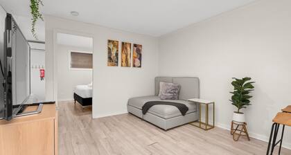 Bright 1-bed Apartment With Garden Views