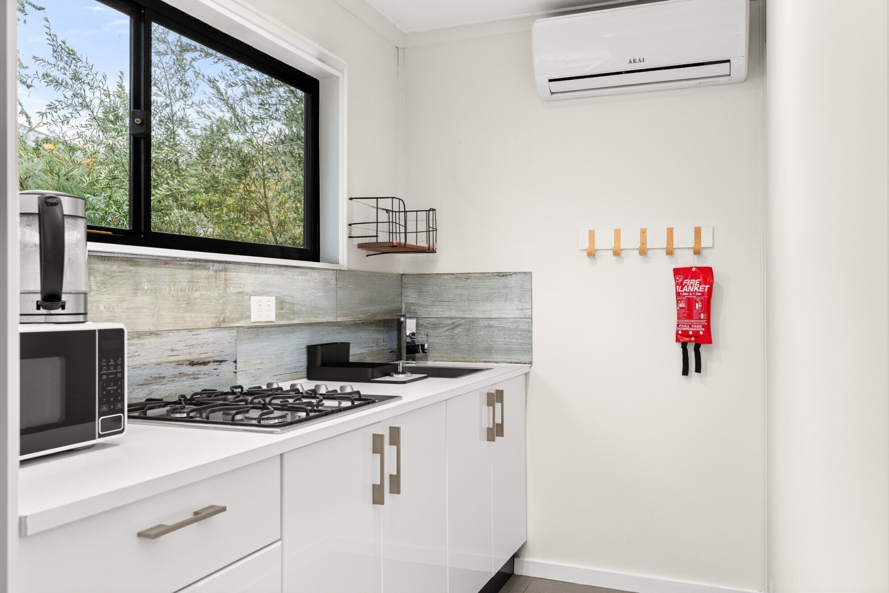 Apartamento | Cozinha privada | Geladeira, micro-ondas, cooktop, chaleira elétrica