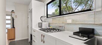 Bright 1-bed Apartment With Garden Views