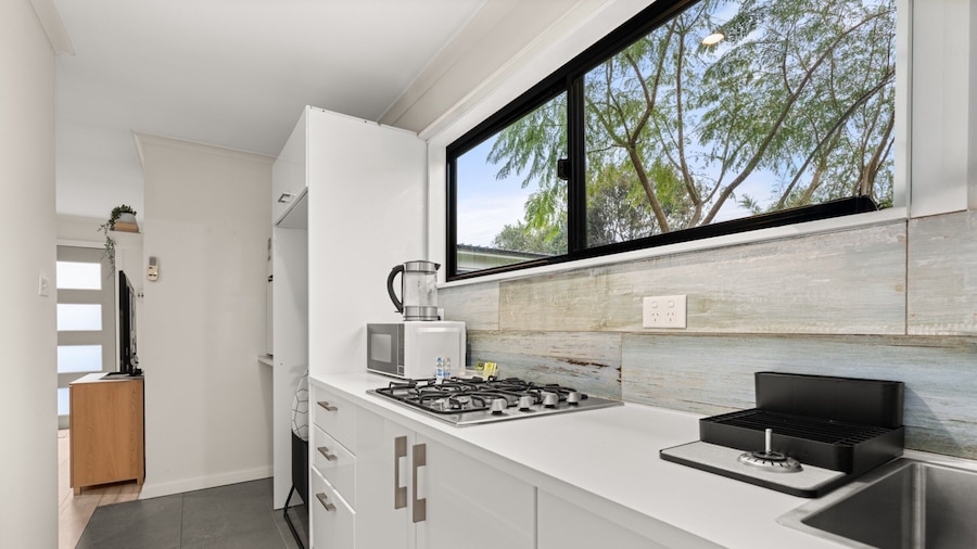 Bright 1-bed Apartment With Garden Views