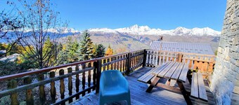 Renovated chalet in a quiet location with terrace, parking, wifi, pets allowed