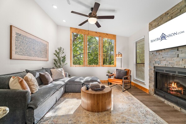 Smart TV, fireplace