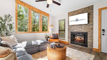 Smart TV, fireplace