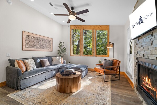 Smart TV, fireplace