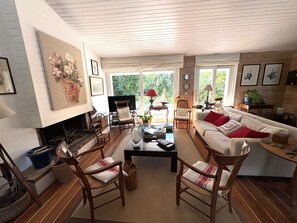 Télévision, cheminée