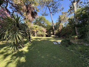 Property grounds - Charming family villa in Cap Ferret, near beaches, 9 pers (Lège-Cap-Ferret-Le Cap Ferret)