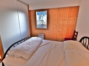 2 bedrooms