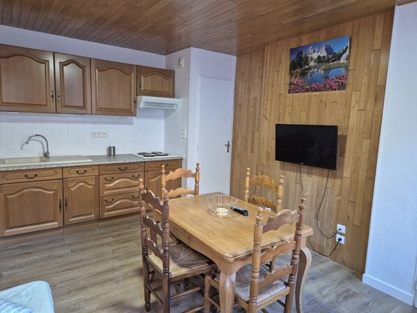 Dining - T2 Apartment in Cauterets with Mezzanine and Ski Locker (Cauterets)