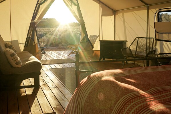 1 bedroom, desk, WiFi, bed sheets