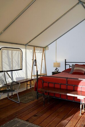 Room - Safari Tent Adventure in Kanab, Utah: A Unique Glamping Experience (Kanab)