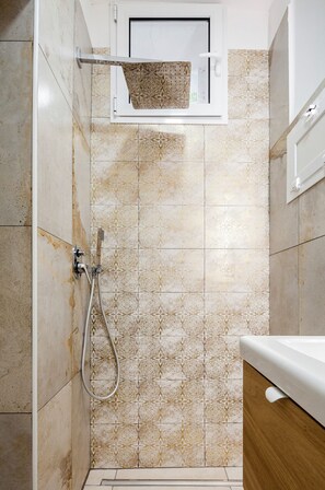 Free toiletries, hair dryer, slippers, towels - Antrum Loft, eaperience with Jacuzzi (Salerno)