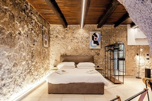1 bedroom, desk, iron/ironing board, WiFi