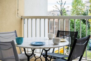 Outdoor dining - Le Lido T2 Apartment: Shared Pool, Balcony & AC by the Sea (Cagnes-sur-Mer)