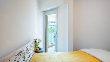 1 slaapkamer, een strijkplank/strijkijzer