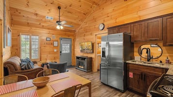 电视、壁炉、办公室