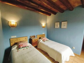 Comfort Apartment, Patio, Garden View | Iron/ironing board, free WiFi - Casa Serra de Dalt (Lladurs)