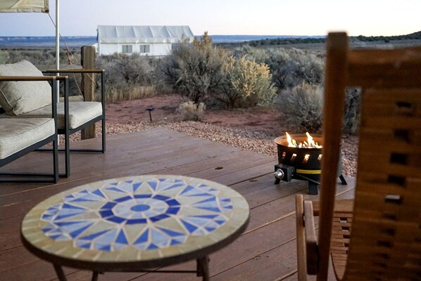 Terrace/patio - Romantic Safari Tent Glamping in Kanab, Utah: Unforgettable Getaway for Two (Kanab)