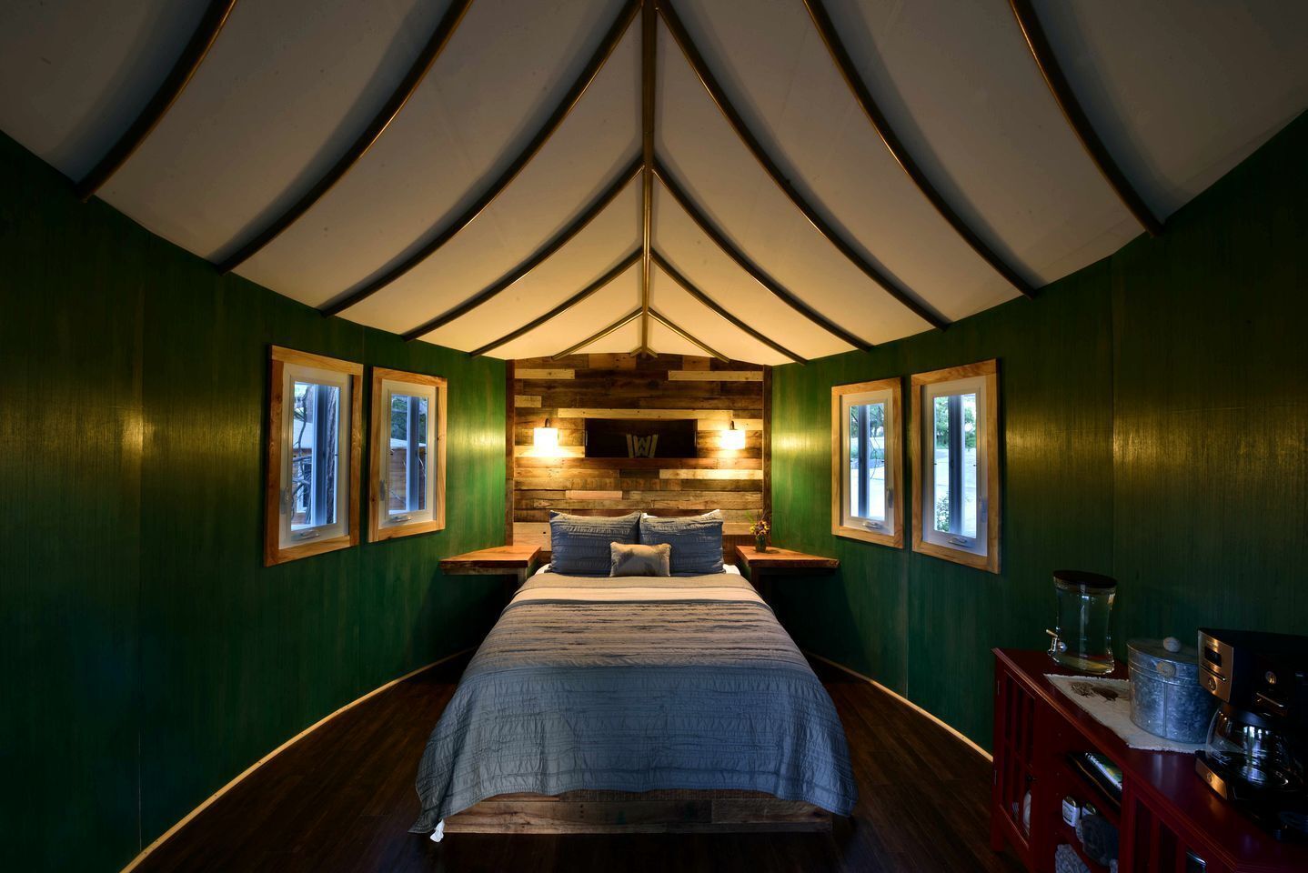 1 bedroom, bed sheets