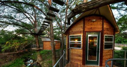Romantic Getaways in Fully-Equipped Tree House Rental in Spicewood, Texas