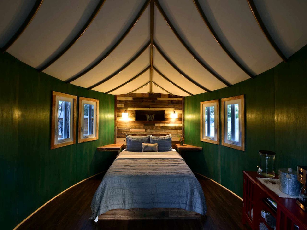 2 bedrooms, bed sheets