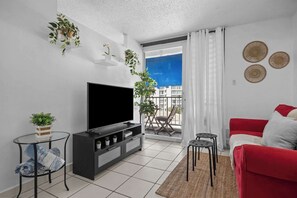 Televisión y oficina 