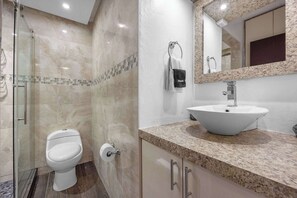 Shower, hair dryer, towels - Cozy Escape | Just Steps from the Beach w. Pool (Carolina)