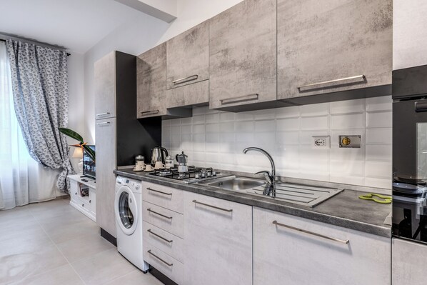 Refrigerador, horno, parrilla de estufa y lavavajillas 